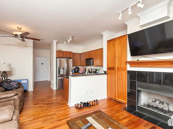 2nd image of 1546 N Orleans St APT 407B
