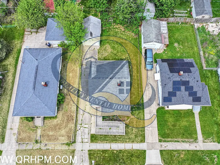 2544 Tyrone St — Photo 13