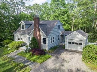 4 Oakwood Ave, Pawcatuck, CT 06379