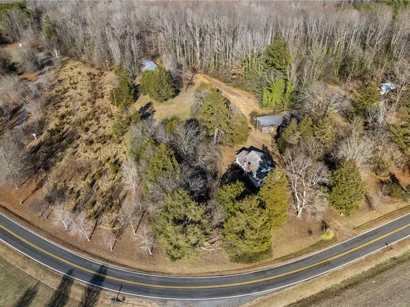 951 Rainbow Rd, Advance, NC 27006