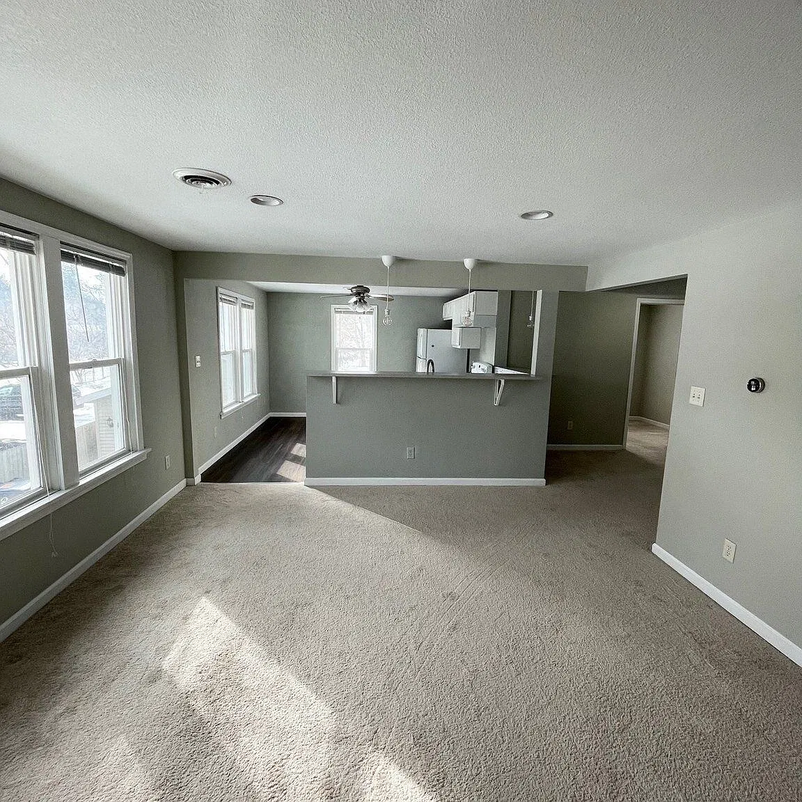 3 bed, 1.0 bath, 1100 sqft, $1,595 — Photo 2