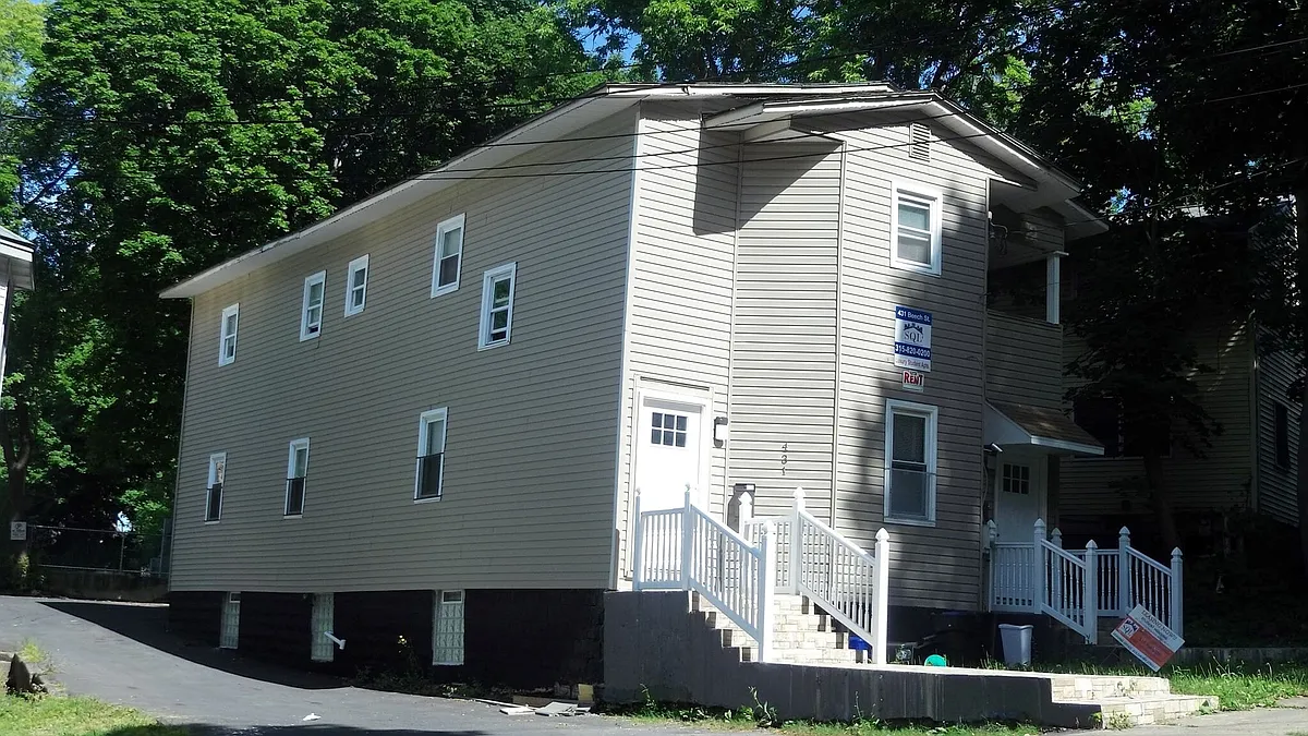 Building Photo - 433 S Beech St