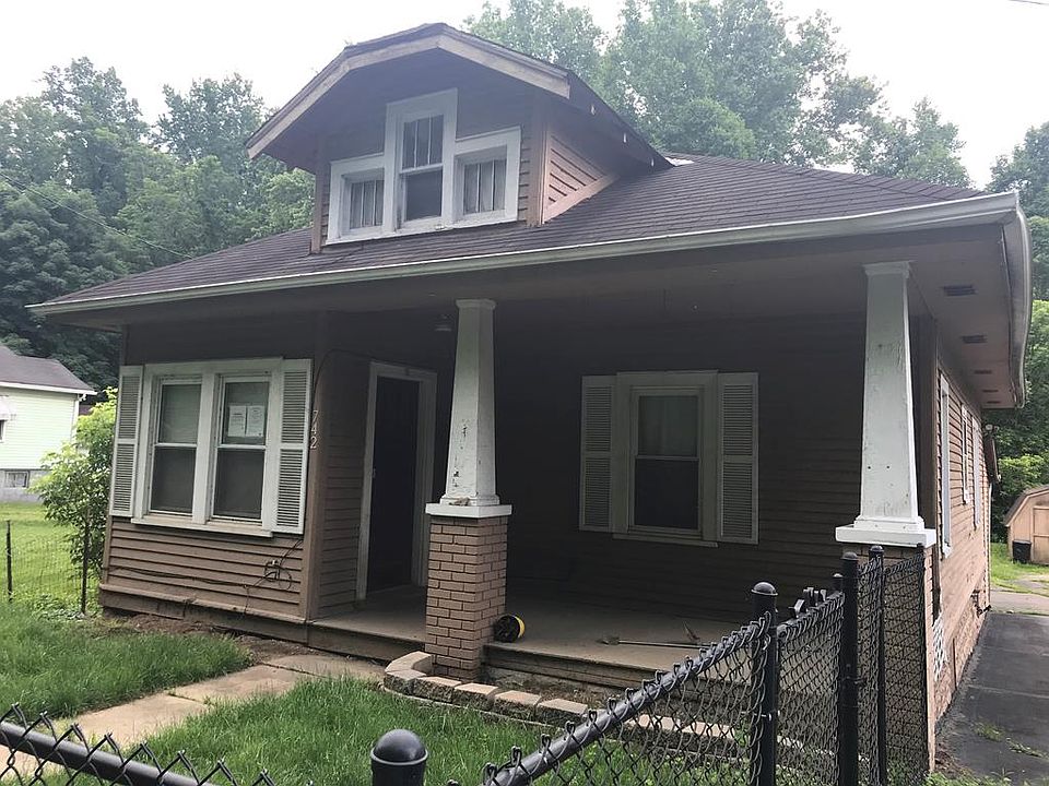 1st image of 742 Center St