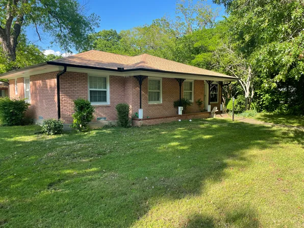 121 W Tennie St, Gainesville, TX 76240