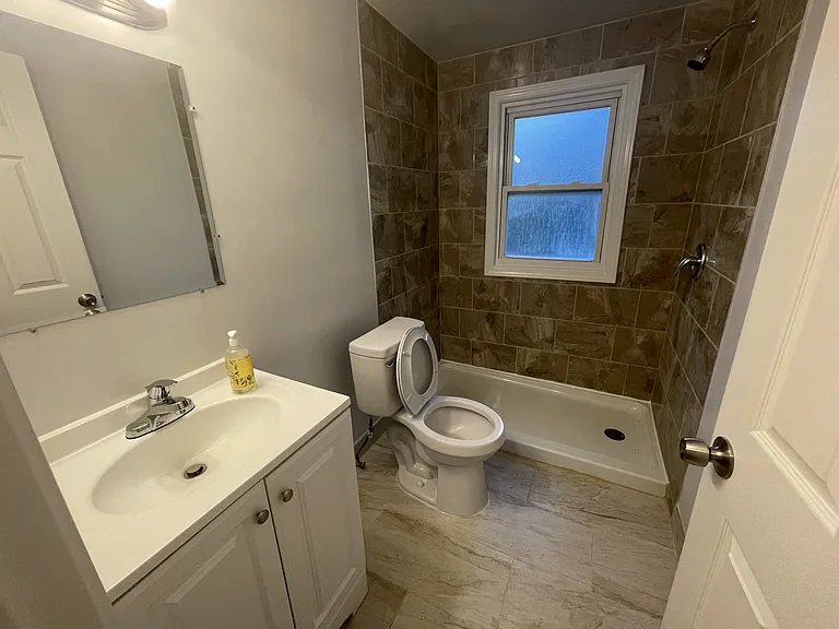 86 Martin Luther King Jr Blvd S — Photo 1