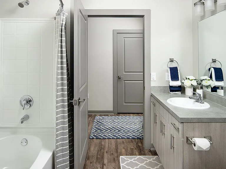 One White Oak Apartments — Photo 11