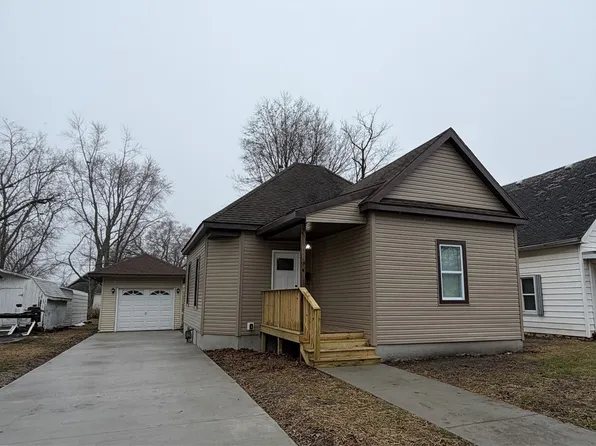 2717 Pine Ave, Mattoon, IL 61938