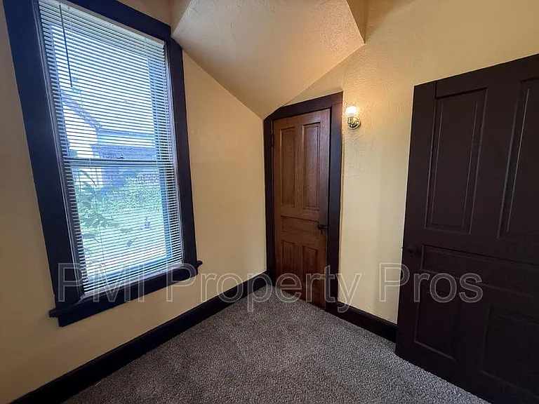 2439 N Dr William Finlayson St — Photo 7