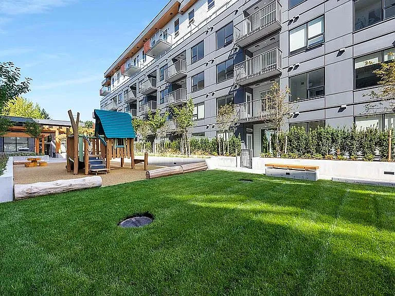 645 Como Lake Ave #204 — Photo 34