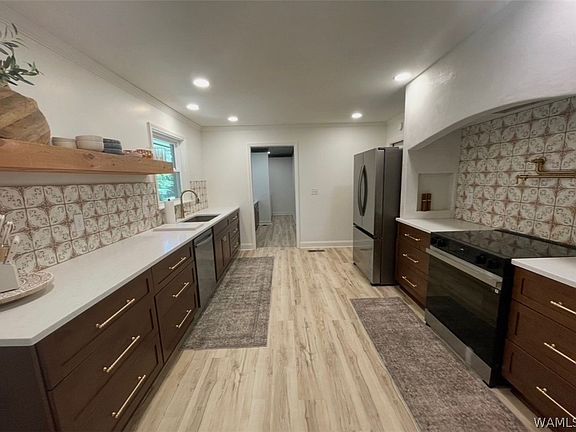 3rd image of 4809 Leland Dr
