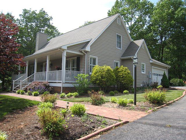 1st image of 153 Chestnut Dr