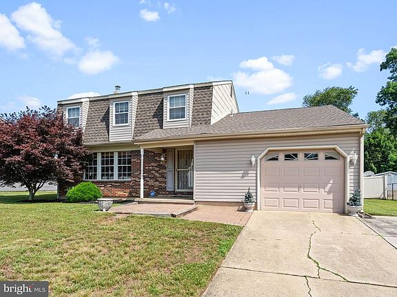 3rd image of 409 N Otter Branch Dr