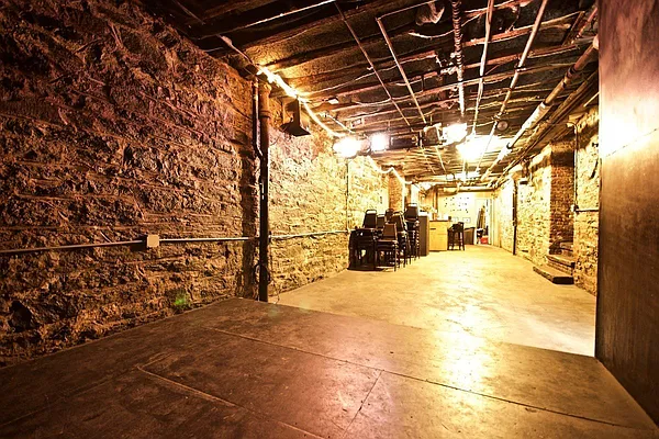 Rented by Nooklyn NYC LLC | media 31