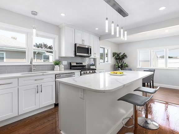3rd image of 119-121 1st St #119