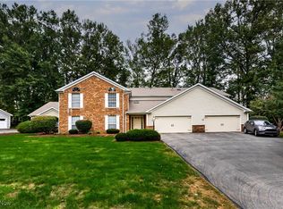 1324 Fox Run Dr, Youngstown, OH