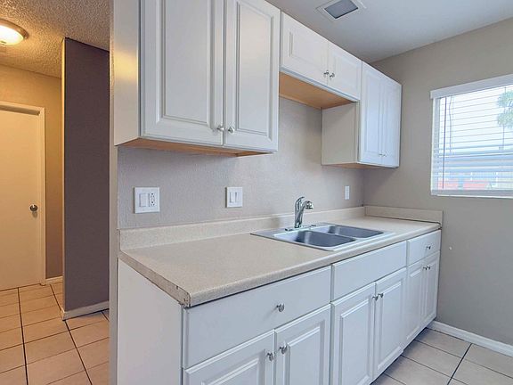 5th image of 4057 Marlborough Ave APT 8