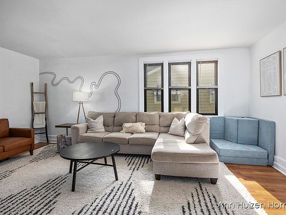 3rd image of 860 Jones St NW