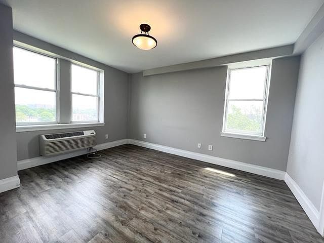 1st image of 107 N Grove St #707