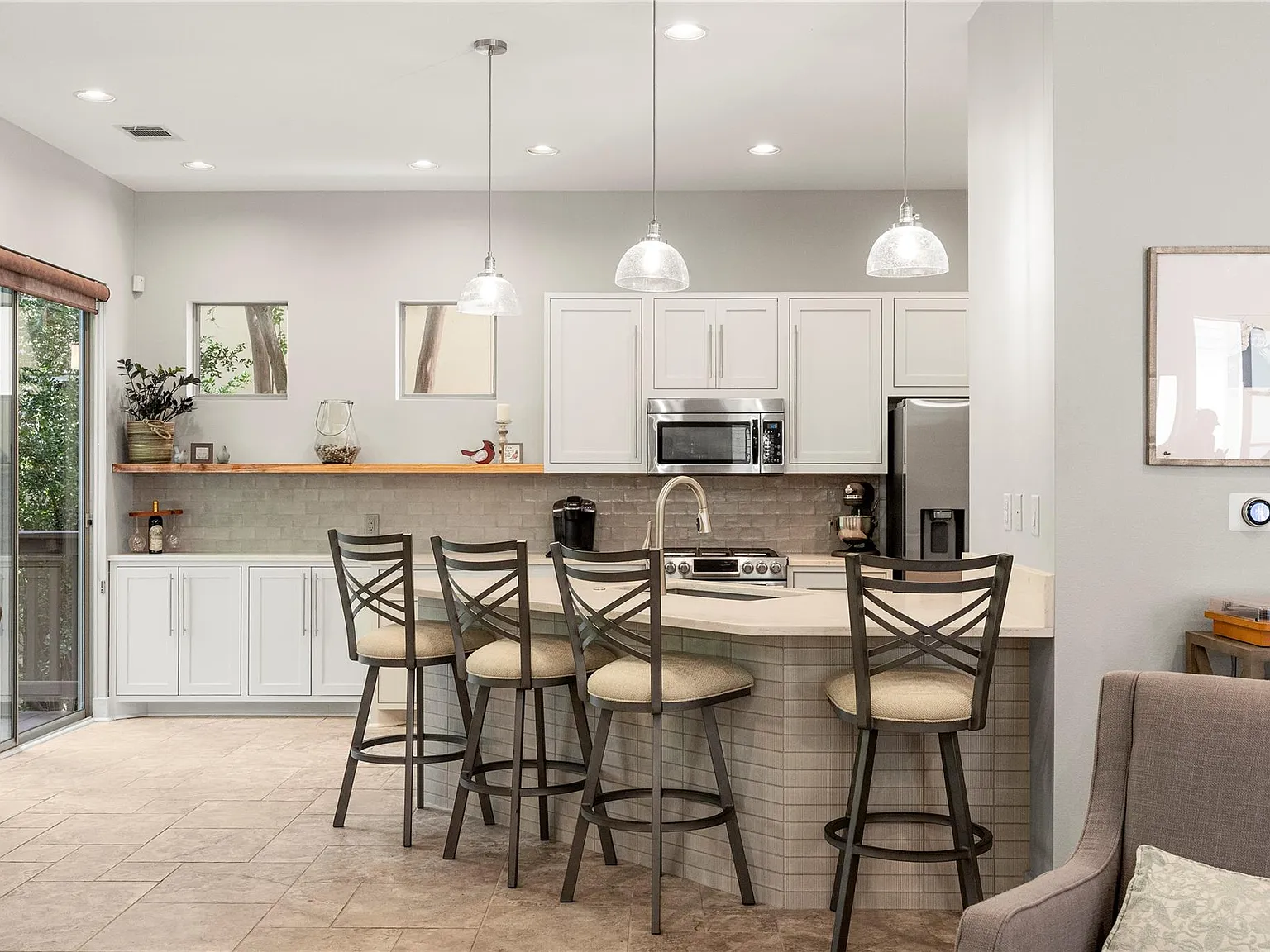 3 bed, 2.5 bath, 2000 sqft, $5,000 — Photo 3