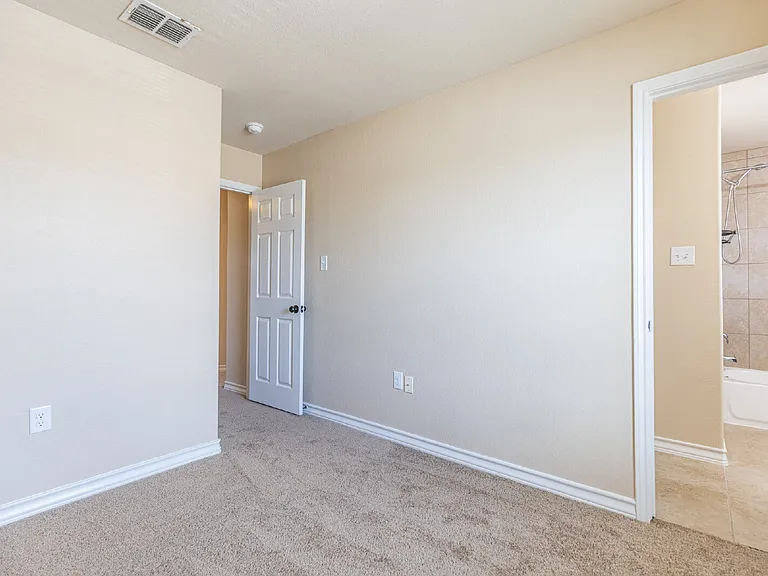 5738 Golf Hts #2 — Photo 24