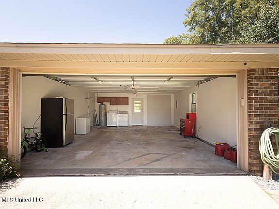 5th image of 13200 Pine Ave