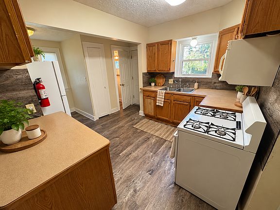 5th image of 376 Grace Ave