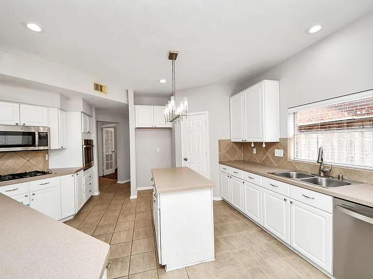 1611 Barton Creek Trl — Photo 20