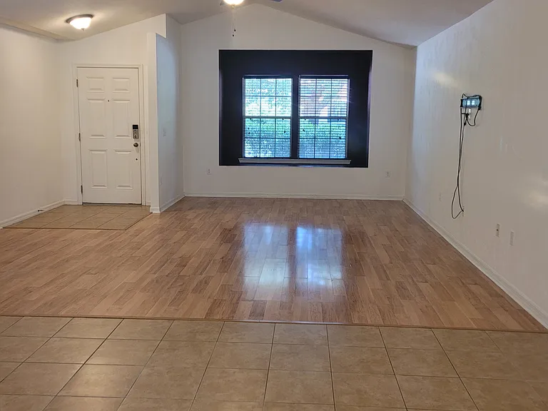 8955 SW 74th Ln — Photo 4