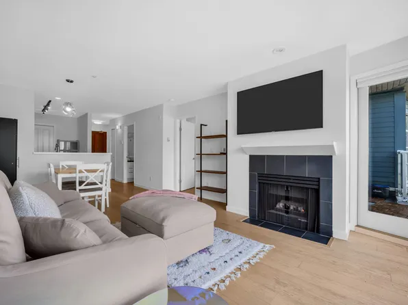 2575 W 4th Ave #404, Vancouver, BC V6K 1P5