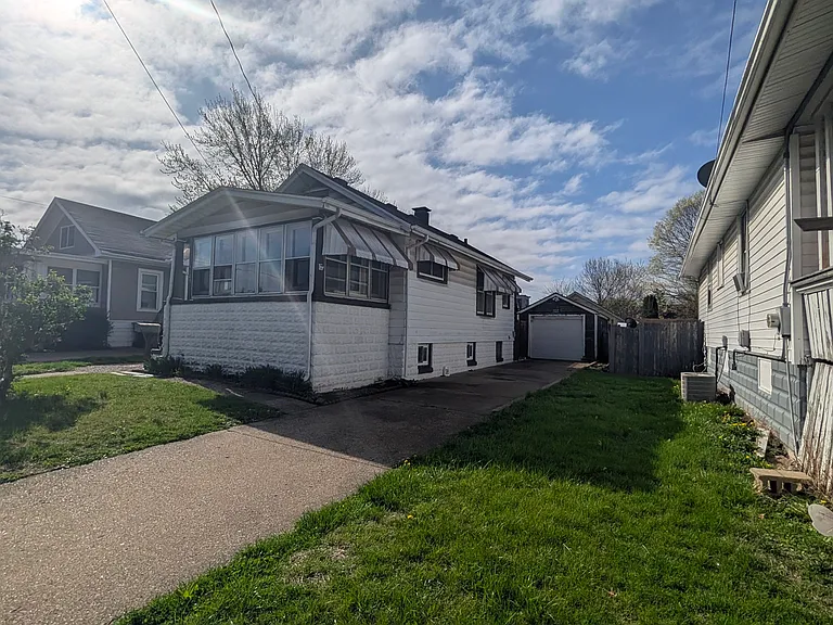 1108 E Arcadia Ave — Photo 3