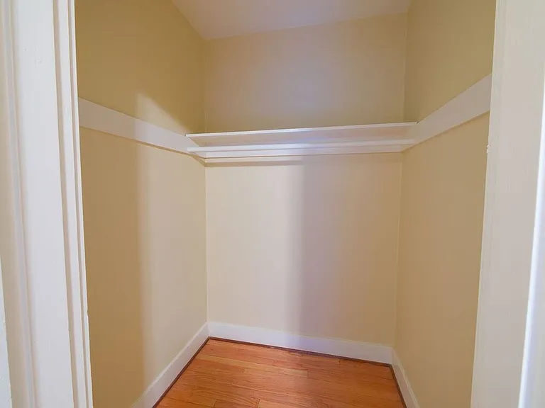 416 Summit Ave E — Photo 24