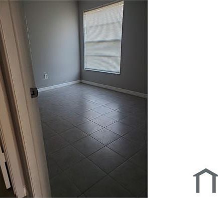 4th image of 2906 E 22nd Ave #B