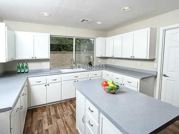 5th image of 901 Essex West Dr
