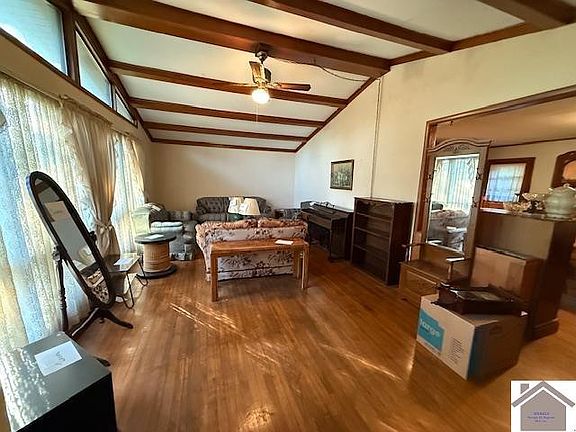 4th image of 616 Stewart Rd