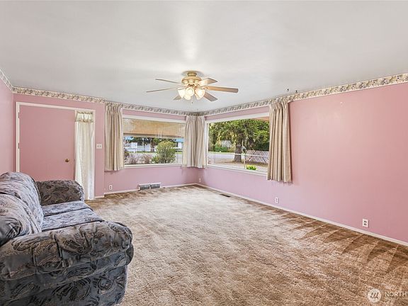 4th image of 1109 N Willow Street