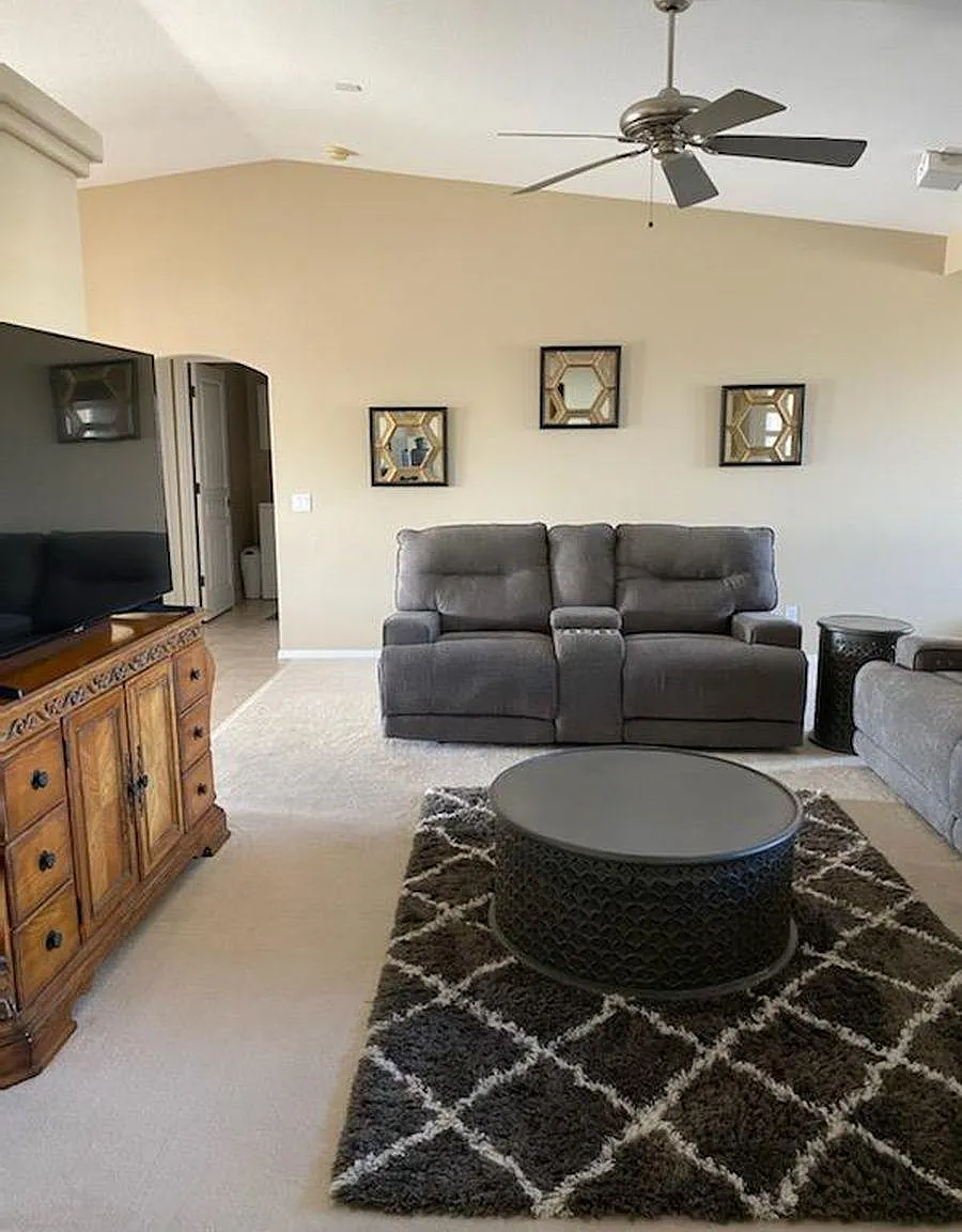 3 bed, 1396 sqft, $2,600 — Photo 2