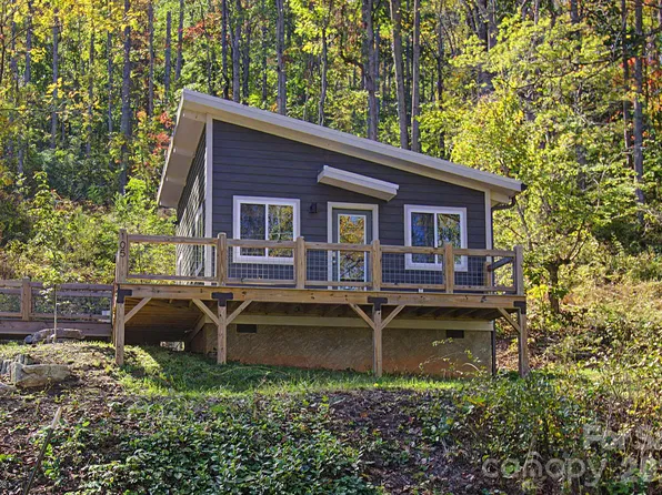 105 Escape Dr, Asheville, NC 28803