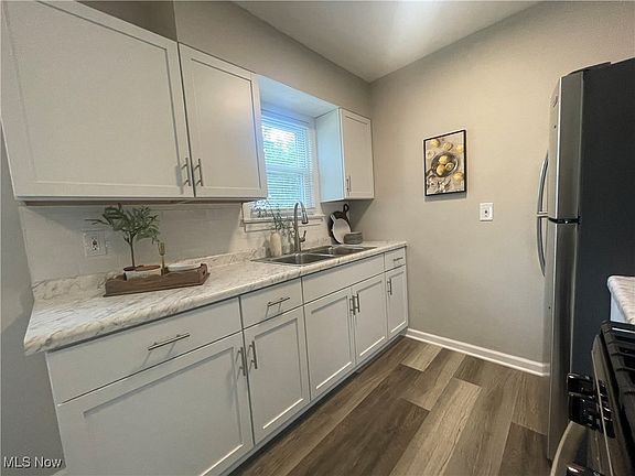 5th image of 12317 Summerland Ave