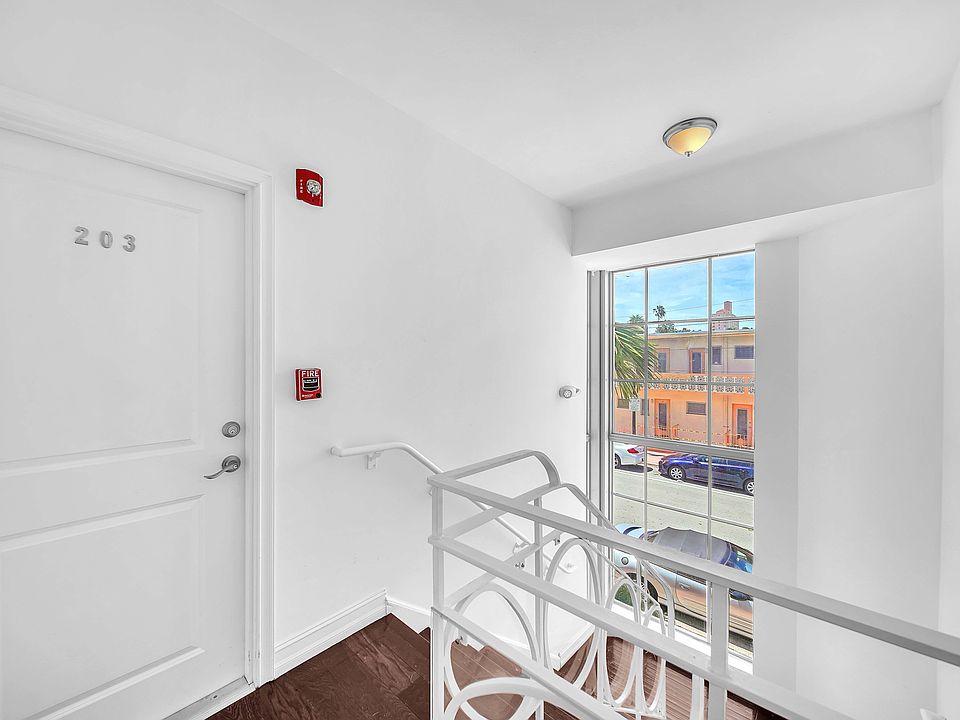 1st image of 621 11th St APT 203