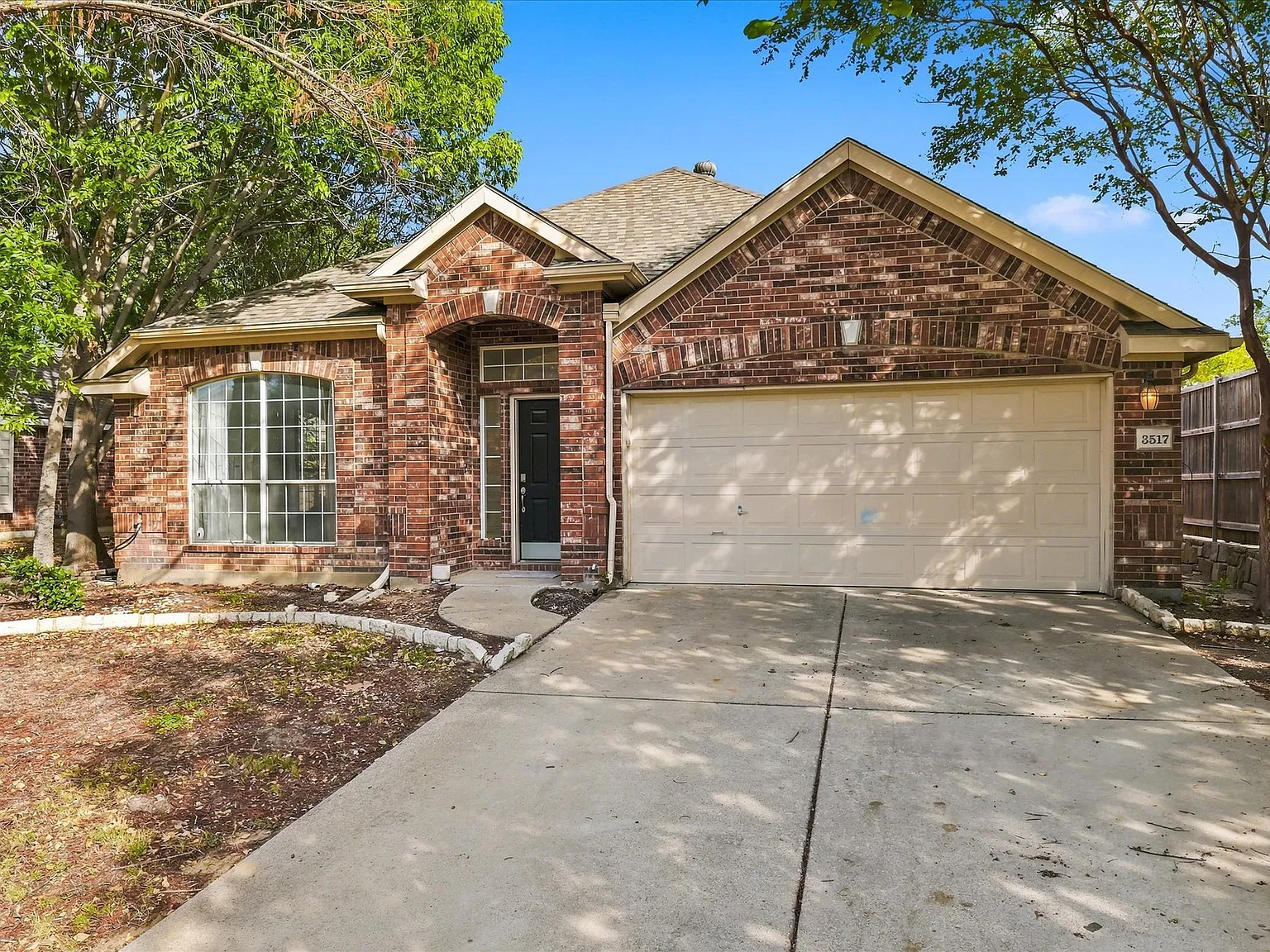 4 bed, 2017 sqft, $2,200 — Photo 1
