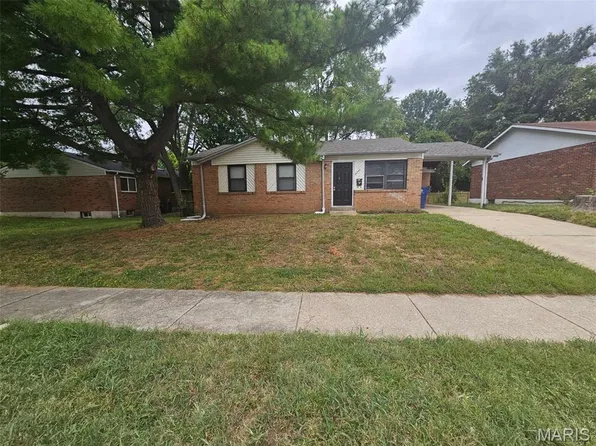2541 Courtyard Pl, Florissant, MO 63031