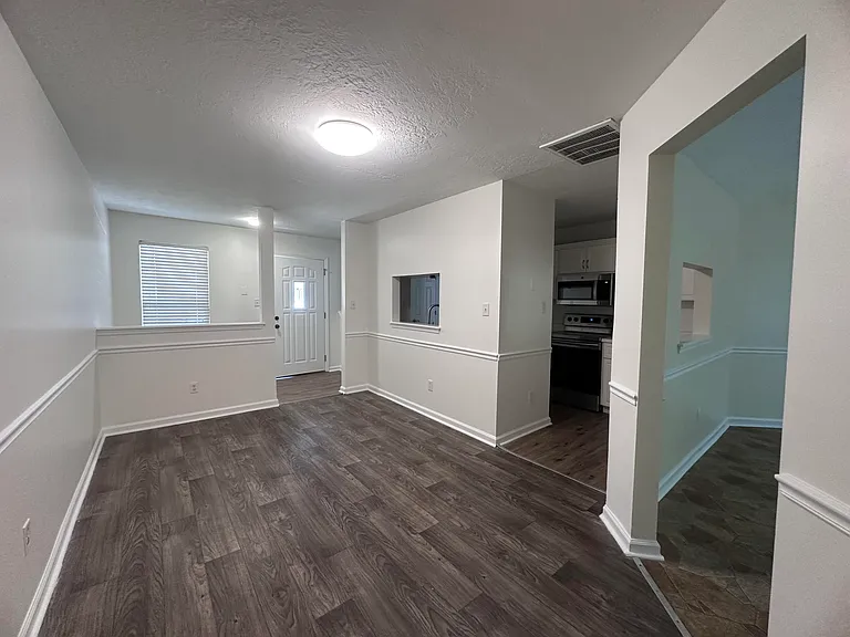 301 Hazelnut Dr — Photo 4