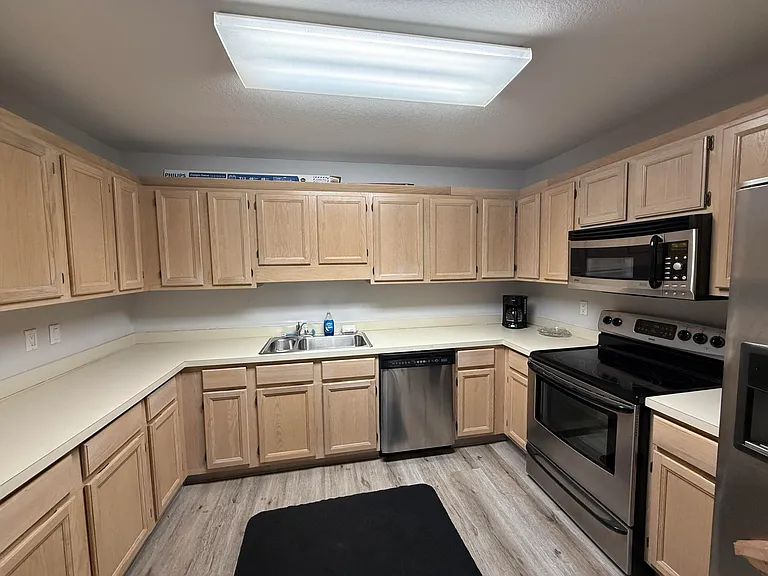 225 N Lakeshore Dr — Photo 103