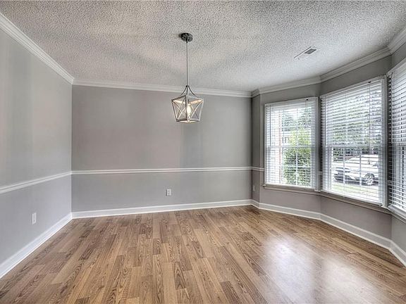4th image of 1026 Windy Oaks Ct SE