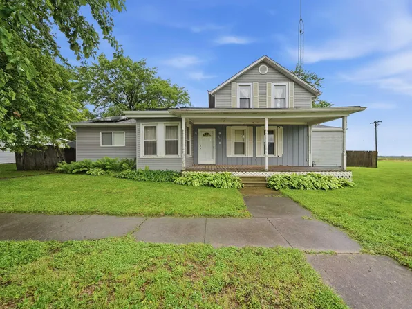 806 W 4th St, Delavan, IL 61734