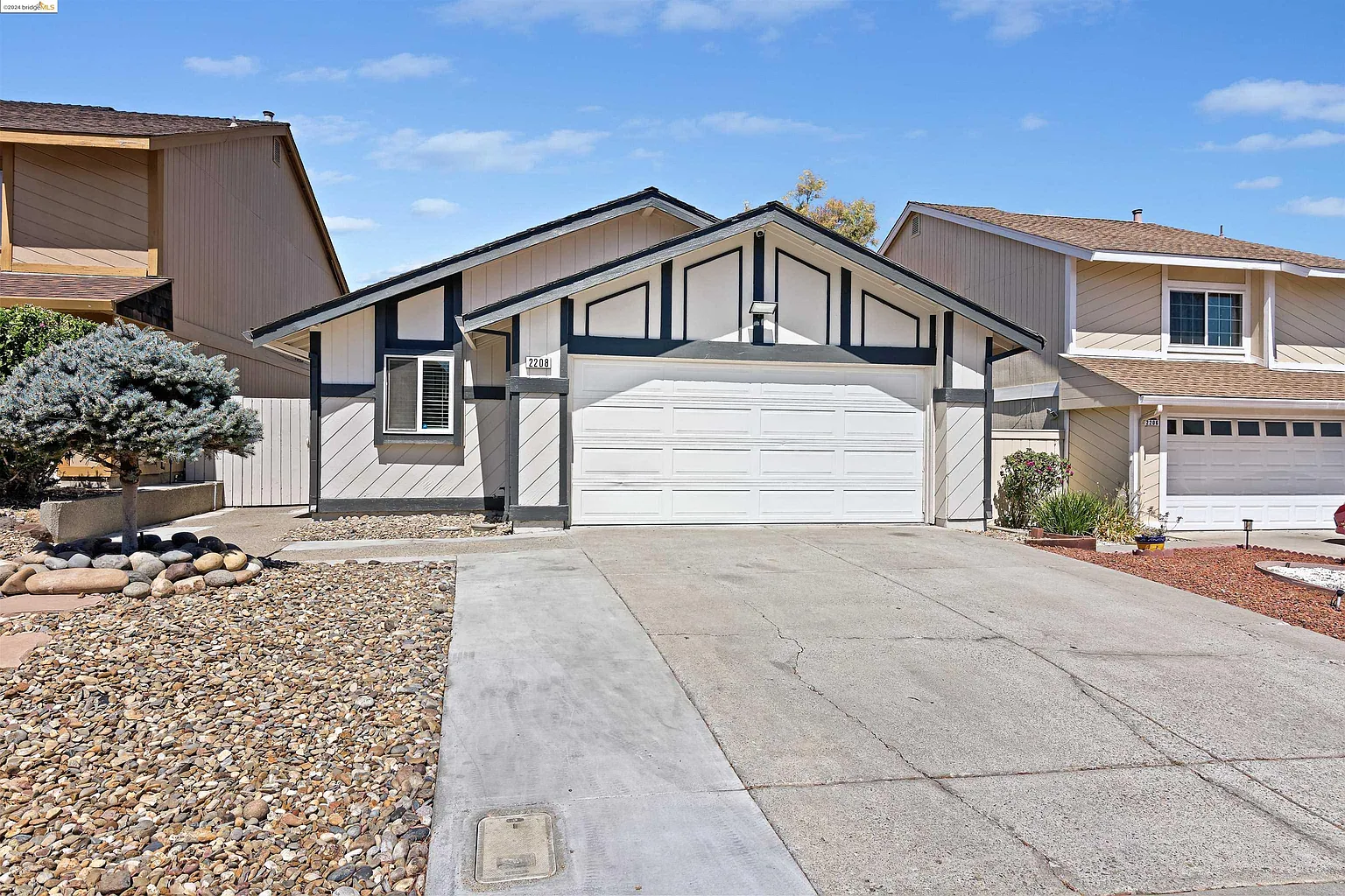 2208 Greenfield Dr photo 1