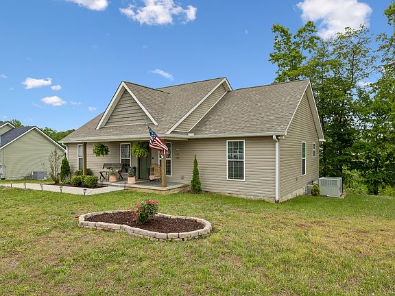 3rd image of 206 Poling Dr