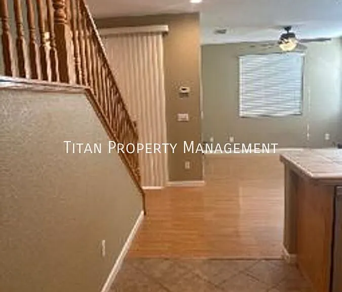 421 Phoenix Cir — Photo 4