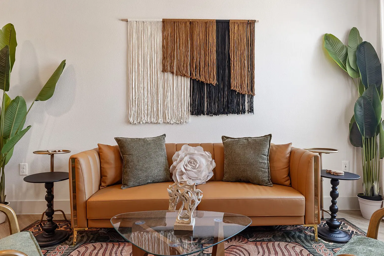 1 bed, 1.0 bath, 742 sqft, $3,384 — Photo 2