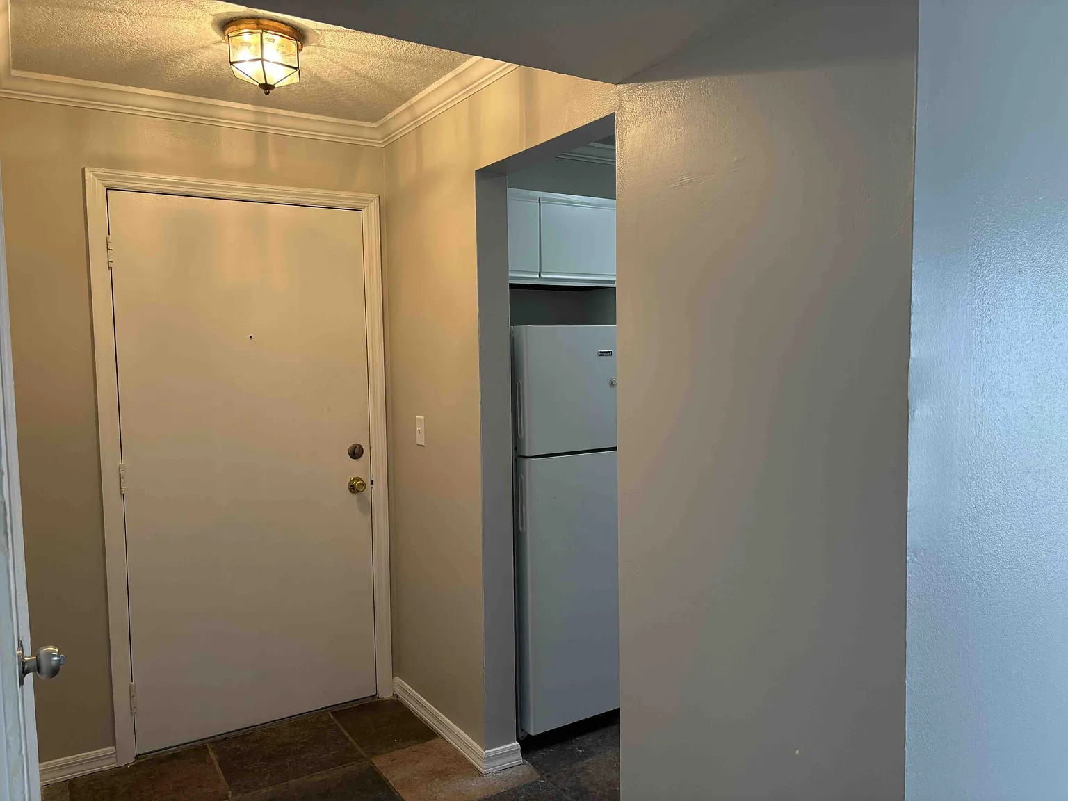 315 Grant Ave — Photo 2